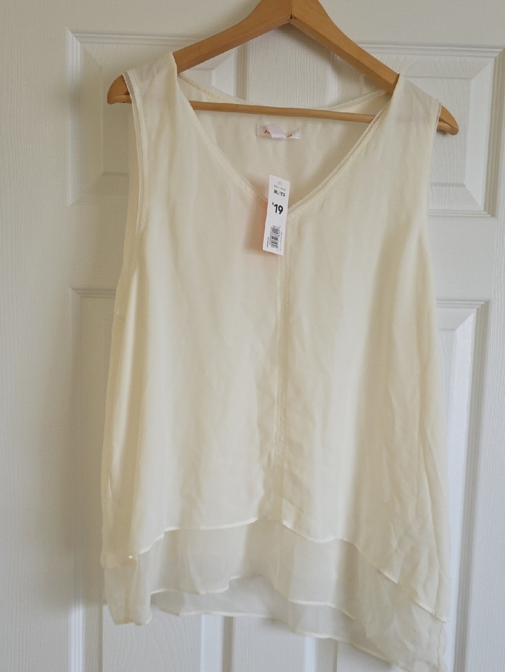 Joe Fresh Cream Layered V-Neck Sleeveless Camisole